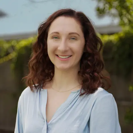 Hannah Headshot compressed